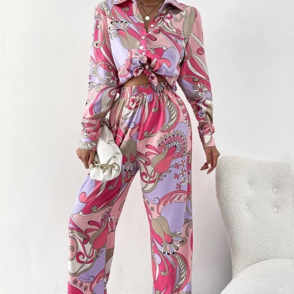 Other - 🆕🎆NWOT Paisley & Floral Print Pants & Blouse Set🎆🆕